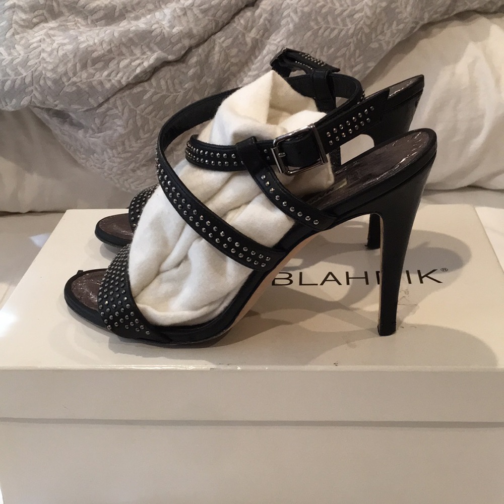Shoes - Picture 2 of 7